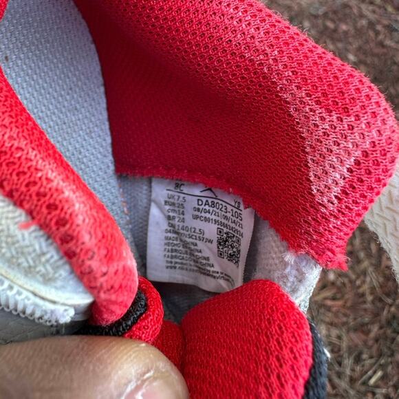 Jordan Max Aura 3 Toddler Athletic Shoes Size 8 White University Red - Picture 9 of 13